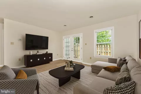 Living - 5803 G Oleander Pl #424, Frederick, MD 21703 photo 1 of 6