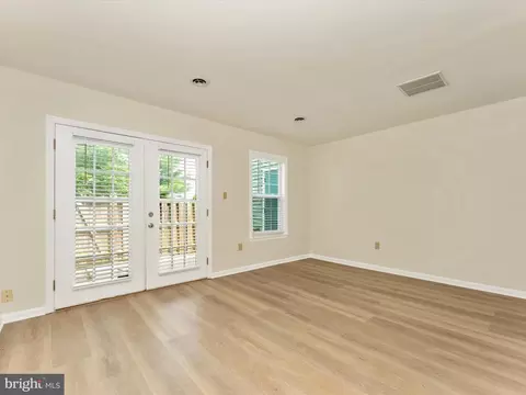 Living - 5803 G Oleander Pl #424, Frederick, MD 21703 photo 5 of 6