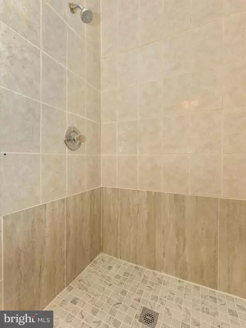 Bath - 5803 G Oleander Pl #424, Frederick, MD 21703 photo 5 of 5
