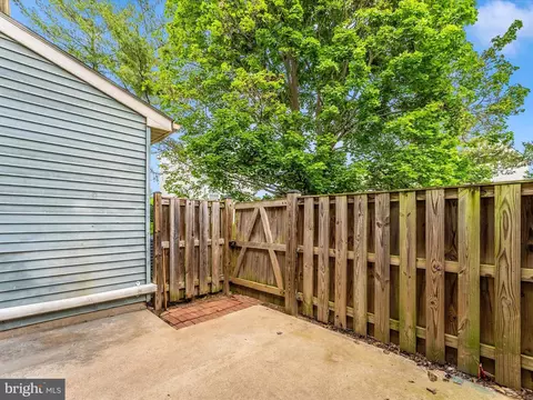Exterior - 5803 G Oleander Pl #424, Frederick, MD 21703 photo 5 of 12