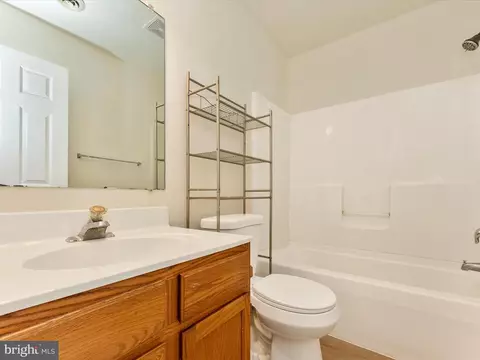 Bath - 5803 G Oleander Pl #424, Frederick, MD 21703 photo 1 of 5