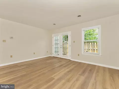 Living - 5803 G Oleander Pl #424, Frederick, MD 21703 photo 2 of 6