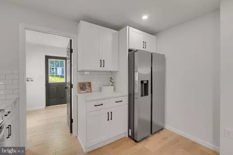 Entry Way - 25 E C St, Brunswick, MD 21716 photo 2 of 3