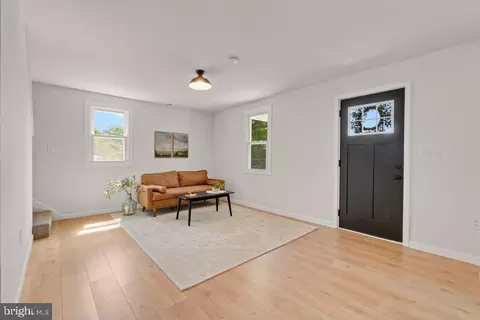 Living - 25 E C St, Brunswick, MD 21716 photo 1 of 2