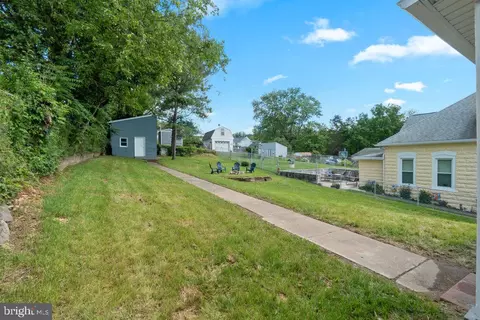 Exterior - 25 E C St, Brunswick, MD 21716 photo 5 of 7