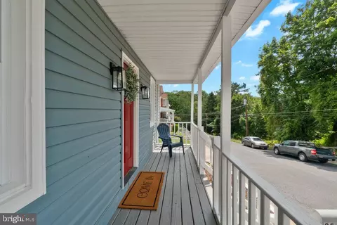 Exterior - 25 E C St, Brunswick, MD 21716 photo 4 of 7