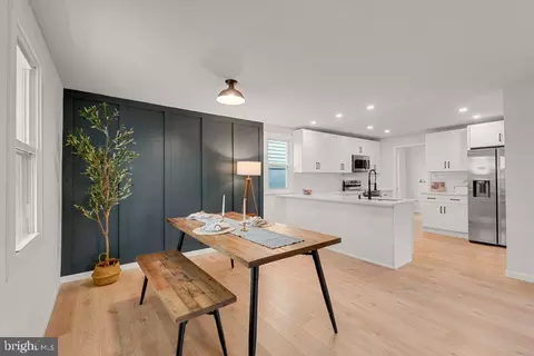 Dining - 25 E C St, Brunswick, MD 21716 photo 1 of 3