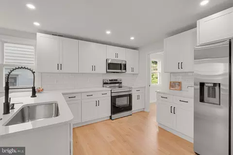 Kitchen - 25 E C St, Brunswick, MD 21716 photo 4 of 5