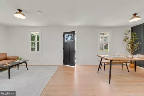 Entry Way - 25 E C St, Brunswick, MD 21716 photo 1 of 3