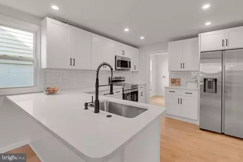 Kitchen - 25 E C St, Brunswick, MD 21716 photo 2 of 5