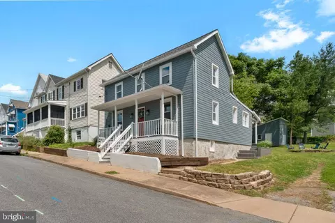 Exterior - 25 E C St, Brunswick, MD 21716 photo 3 of 7