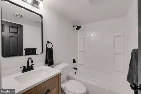 Bath - 25 E C St, Brunswick, MD 21716 photo 3 of 3