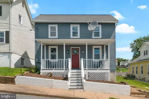 Exterior - 25 E C St, Brunswick, MD 21716 photo 2 of 7