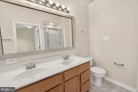 Bath - 2000 Sumner Dr, Frederick, MD 21702 photo 4 of 4