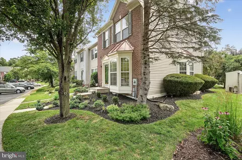 Exterior - 2000 Sumner Dr, Frederick, MD 21702 photo 4 of 29