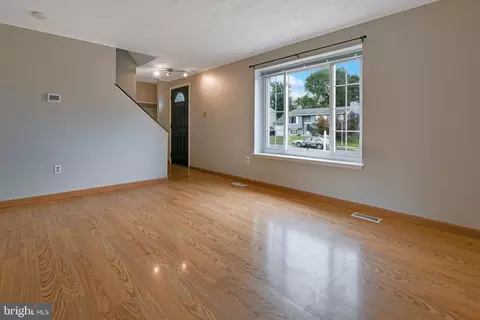 Living - 1824 Lawnview Dr, Frederick, MD 21702 photo 2 of 3