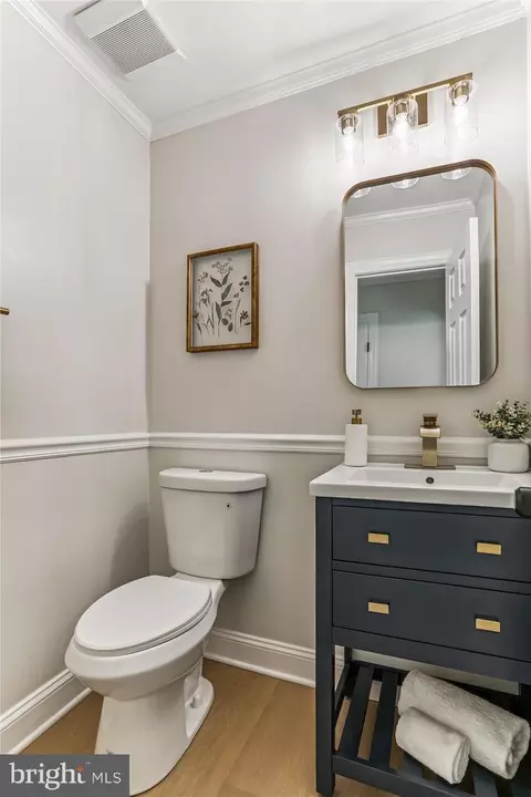 Bath - 5301 Sovereign Pl, Frederick, MD 21703 photo 1 of 10
