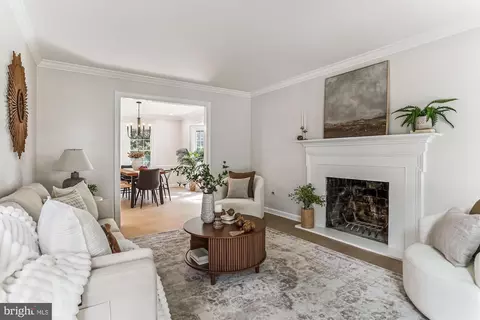 Living - 5301 Sovereign Pl, Frederick, MD 21703 photo 5 of 6