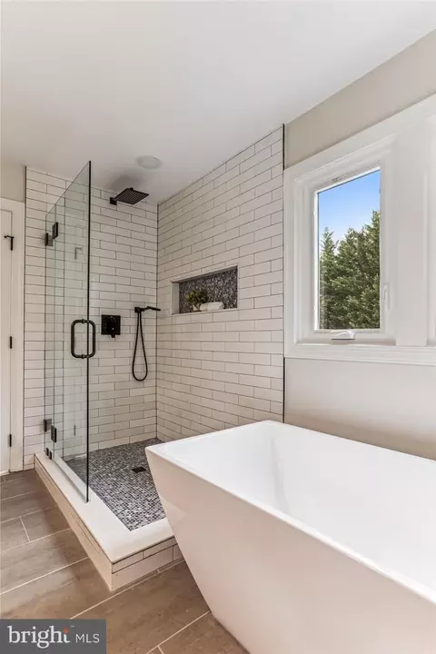 Bath - 5301 Sovereign Pl, Frederick, MD 21703 photo 4 of 10