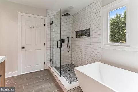 Bath - 5301 Sovereign Pl, Frederick, MD 21703 photo 3 of 10