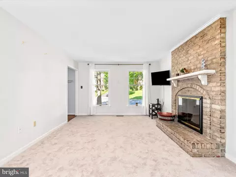 Living - 2204 Banner Hill Rd, Frederick, MD 21702 photo 4 of 8