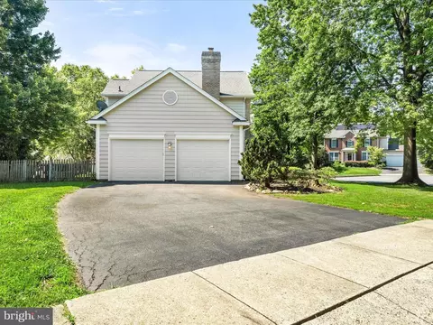Exterior - 2204 Banner Hill Rd, Frederick, MD 21702 photo 10 of 12