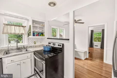 Entry Way - 22 Norva Ave, Frederick, MD 21701 photo 3 of 6