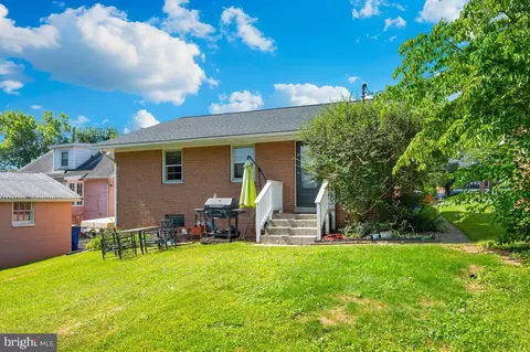 Exterior - 907 Chestnut St, Frederick, MD 21703 photo 4 of 8
