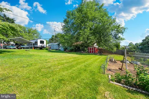 Exterior - 907 Chestnut St, Frederick, MD 21703 photo 5 of 8