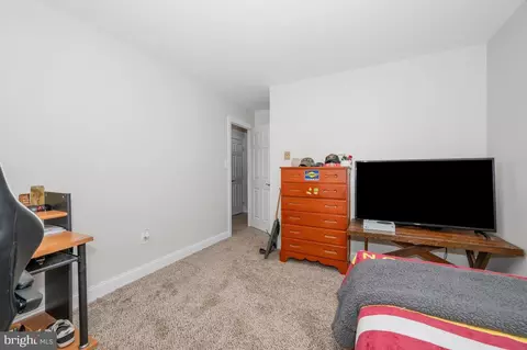 Bedroom - 907 Chestnut St, Frederick, MD 21703 photo 6 of 6