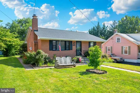 Exterior - 907 Chestnut St, Frederick, MD 21703 photo 3 of 8