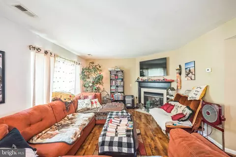 113 New Castle Ct, Frederick, MD 21702 photo 3