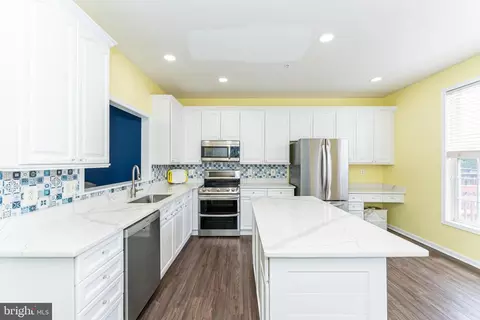 Kitchen - 5145 Mclauren Ln, Frederick, MD 21703 photo 3 of 4