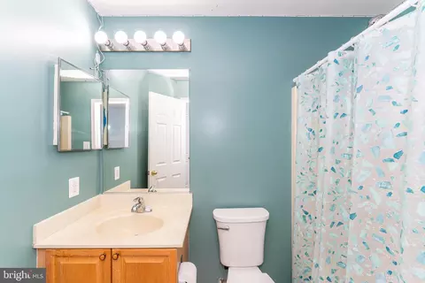 Bath - 5145 Mclauren Ln, Frederick, MD 21703 photo 2 of 3