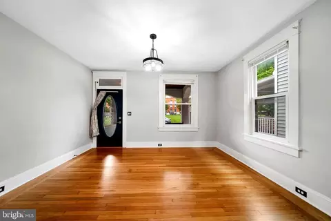 Living - 606 Trail Ave, Frederick, MD 21701 photo 2 of 5