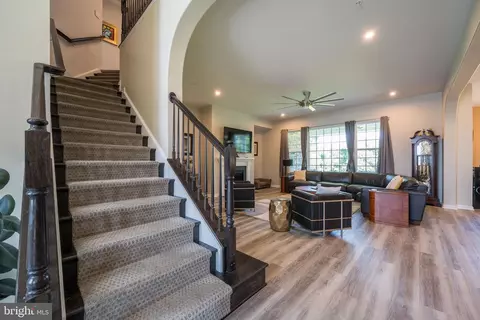 Entry Way - 5745 Hawk Ridge Rd, Frederick, MD 21704 photo 3 of 27