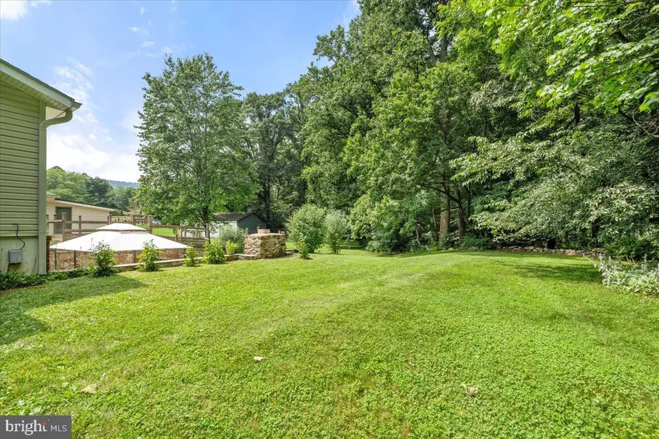 Exterior - 10 Linda Ct, Thurmont, MD 21788 photo 8 of 10