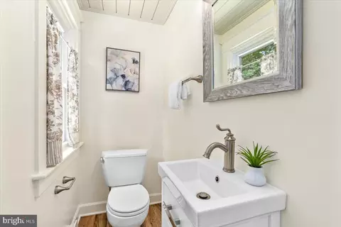 Bath - 10 Linda Ct, Thurmont, MD 21788 photo 1 of 3