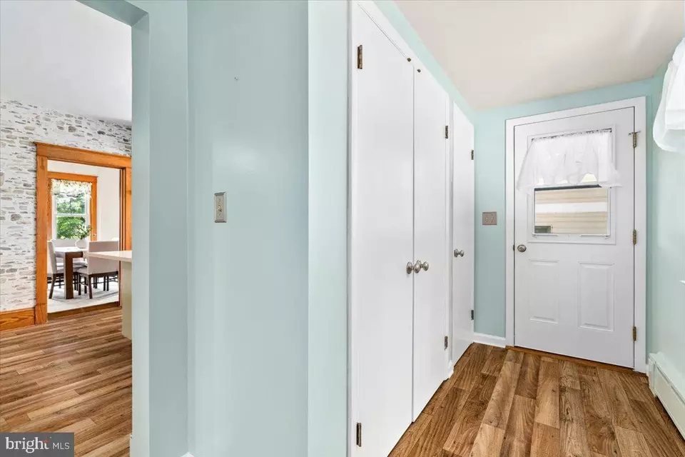 Entry Way - 10 Linda Ct, Thurmont, MD 21788 photo 7 of 10