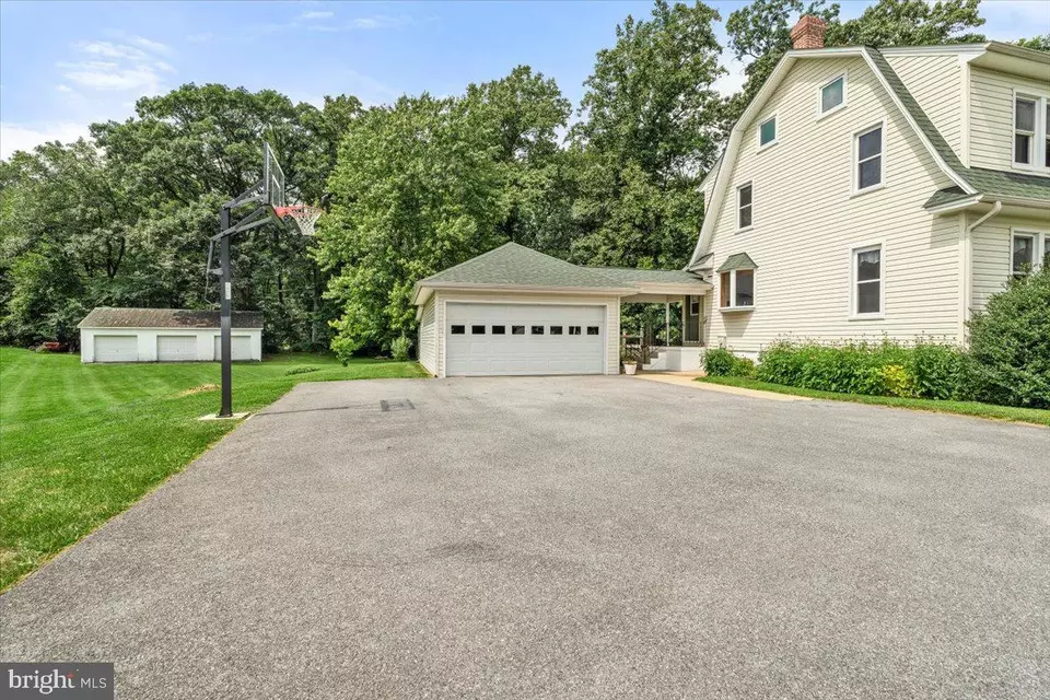 Exterior - 10 Linda Ct, Thurmont, MD 21788 photo 4 of 10