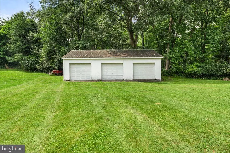 Exterior - 10 Linda Ct, Thurmont, MD 21788 photo 9 of 10