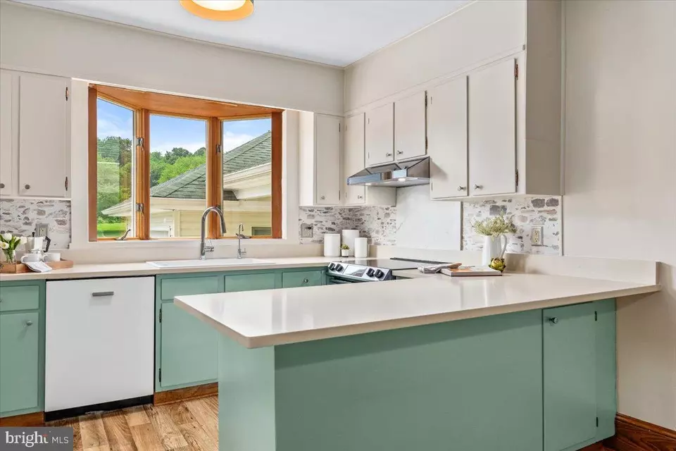 Kitchen - 10 Linda Ct, Thurmont, MD 21788 photo 3 of 6