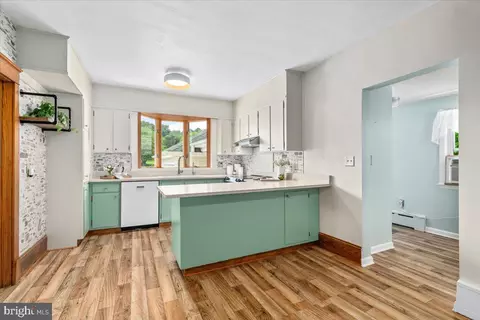 Kitchen - 10 Linda Ct, Thurmont, MD 21788 photo 1 of 6