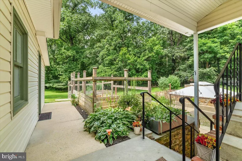 Exterior - 10 Linda Ct, Thurmont, MD 21788 photo 6 of 10