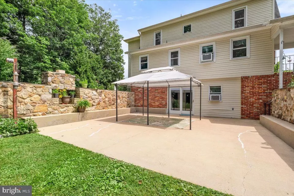 Exterior - 10 Linda Ct, Thurmont, MD 21788 photo 7 of 10