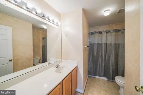 Bath - 1824 Eagle Rock Ln, Frederick, MD 21702 photo 2 of 4