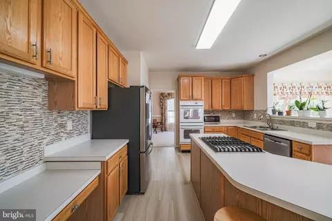 Kitchen - 1824 Eagle Rock Ln, Frederick, MD 21702 photo 3 of 8