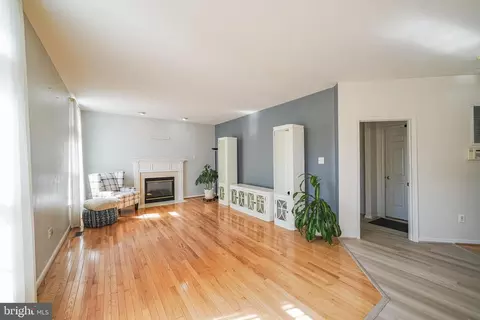 Living - 1824 Eagle Rock Ln, Frederick, MD 21702 photo 3 of 8