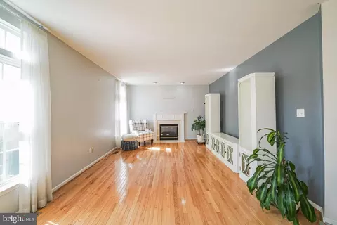 Living - 1824 Eagle Rock Ln, Frederick, MD 21702 photo 2 of 8