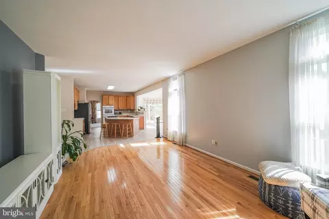 Living - 1824 Eagle Rock Ln, Frederick, MD 21702 photo 4 of 8